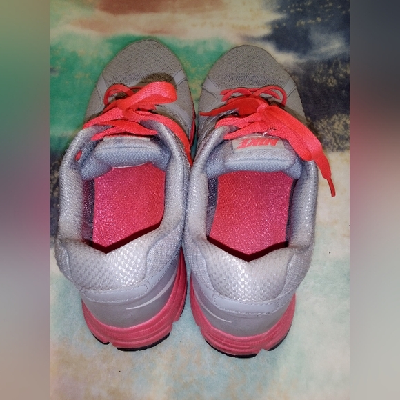 Woman's Nike Running Shoes - Picture 3 of 5